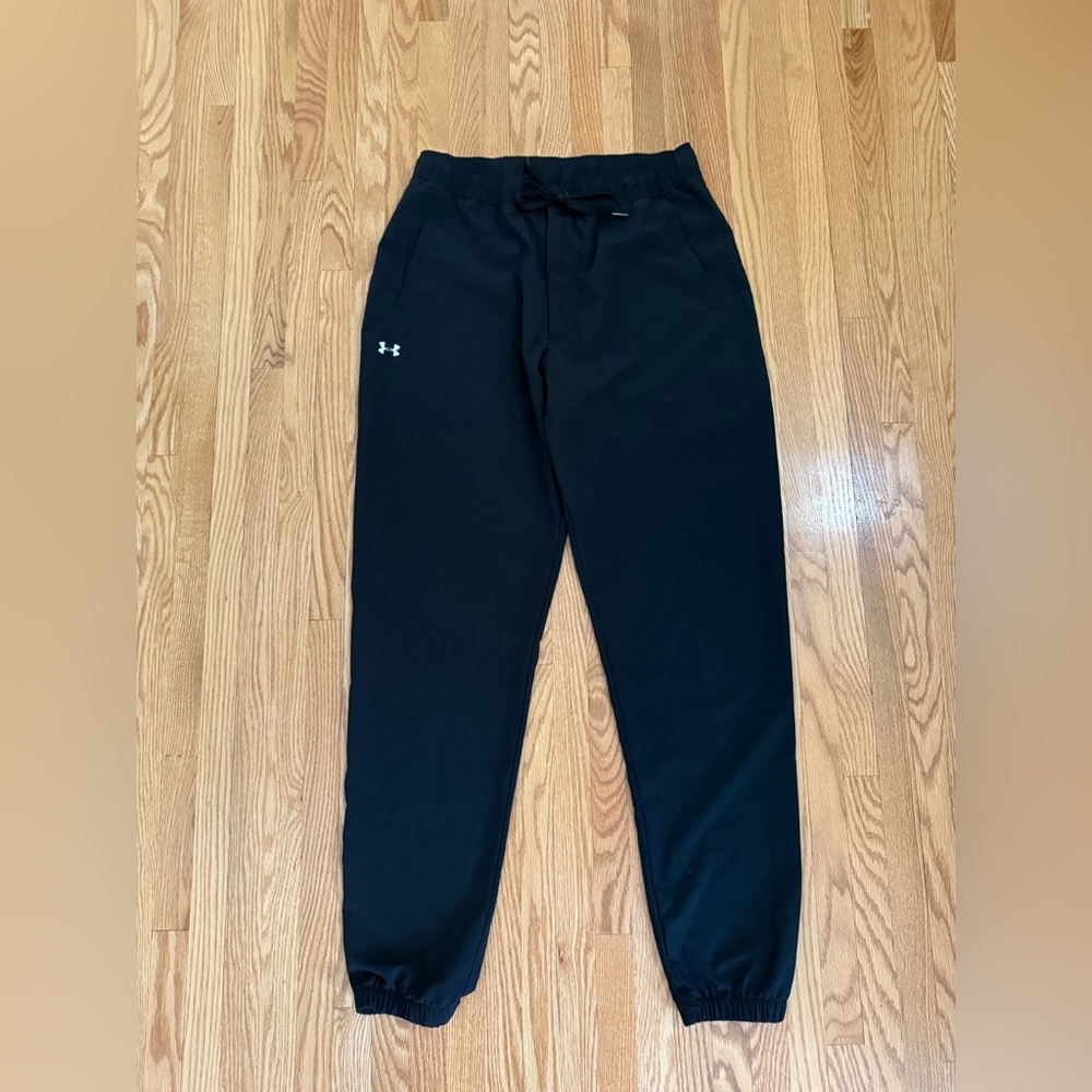 Under Armor women’s windbreaker/joggers pants. Size M